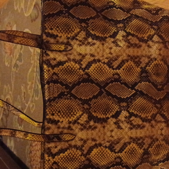 VICTORIA'S SECRET PYTHON TOTE - Picture 7 of 8